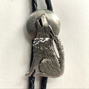 Southwest Howling Wolf Bolo Tie